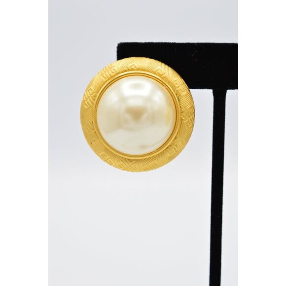 Givenchy Vintage Logo Clip On Earrings Brushed Gold 4G Chunky Pearl Signed BinAE - Picture 6 of 9